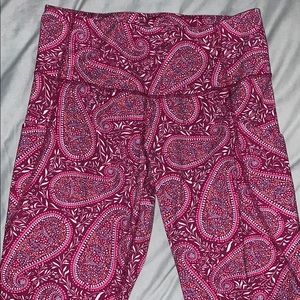Cute maroon patterned exercise tights! Cropped!